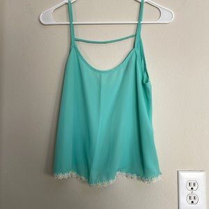 Women’s tank crop top - flowy with daisies- size medium - gently used no stains